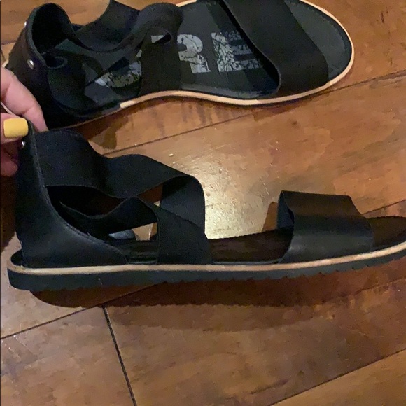 Sorel Sandals - Picture 2 of 3
